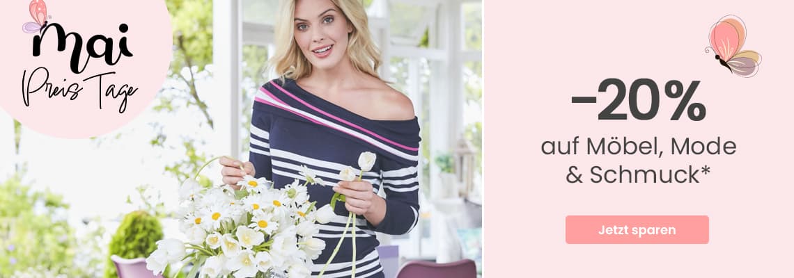 -20 % auf Möbel, Mode & Schmuck – Frau mit gestreiftem Kleid hält weißen Blumenstrauß in hellem Wohnzimmer